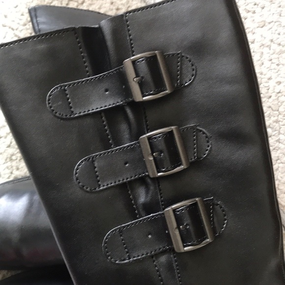 🛑🛑SOLD🛑🛑Ladies Black Low Heel Boots. - Picture 7 of 7